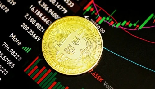BTC Holds Above $61K After Recent Dips, Sheds $1.3B from ETF