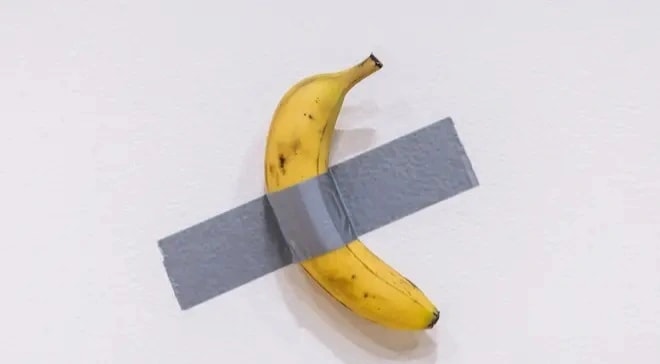 Image of the famous banana tied with a tape